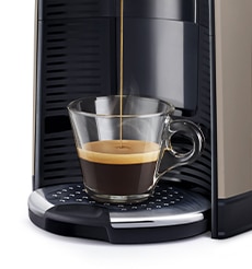 Lavazza A Modo Mio Idola Macchina Caffè, Touch, Red Fire + Liquido  Decalcificante Per Macchine Caffè Espresso A Modo Mio, 250 ml : :  Alimentari e cura della casa